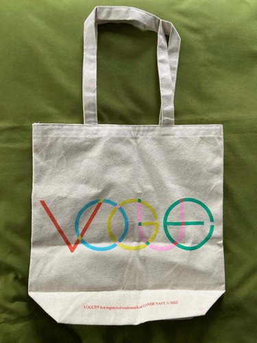 New vogue graphic logo tote - logo,