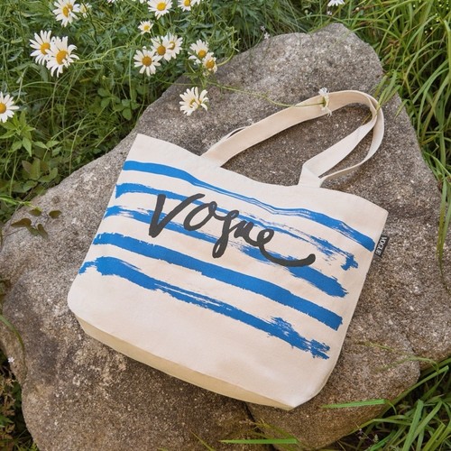 Nwt vogue tote - tote, z44